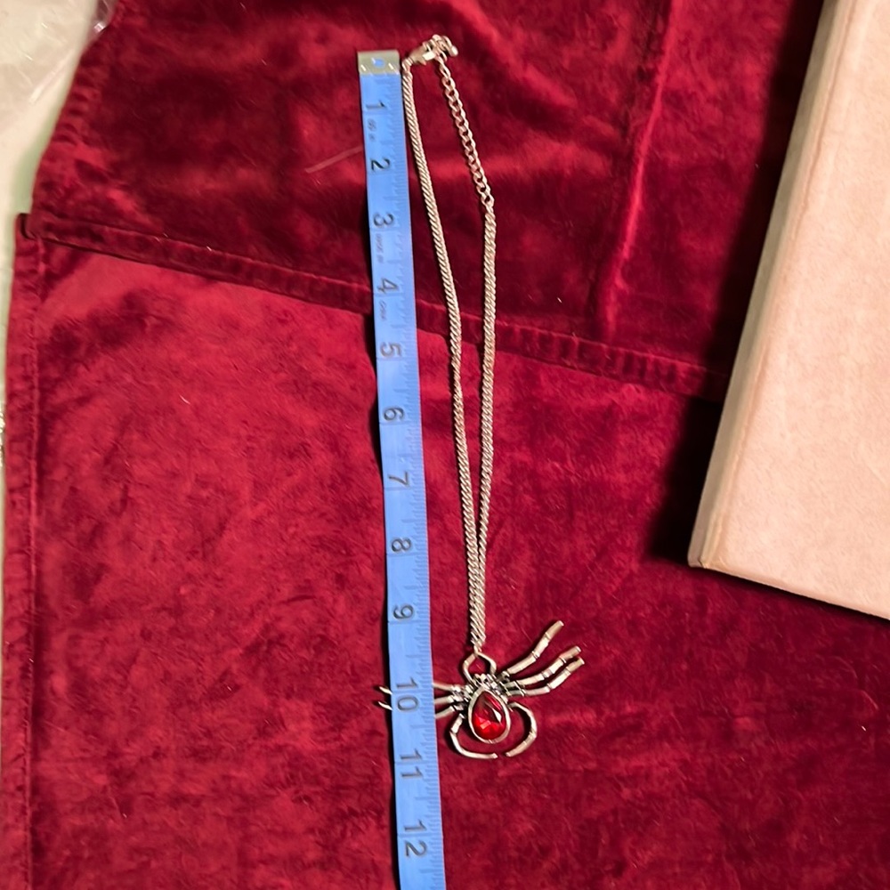 Silvertone large spider, dangling necklace